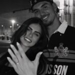 Gabriel Medina pede Isabella Arantes em casamento e casal comemora noivado nas redes